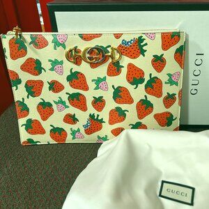 Gucci Strawberry Print Zumi Leather Pouch